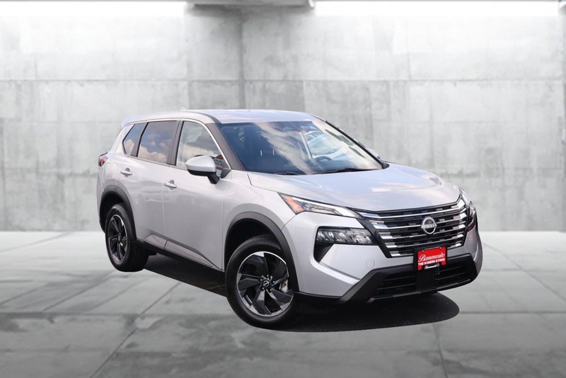 Nissan Rogue Vehicle Full-screen Gallery Image 2