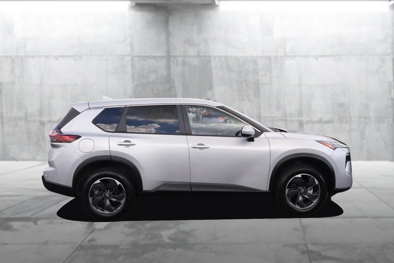 Nissan Rogue Vehicle Full-screen Gallery Image 5