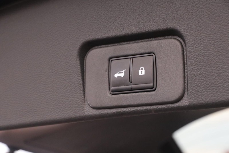 Nissan Rogue Vehicle Full-screen Gallery Image 8