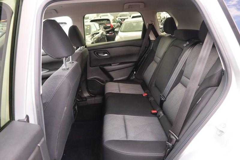 Nissan Rogue Vehicle Full-screen Gallery Image 10