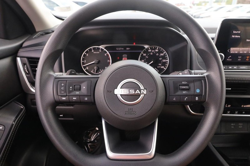 Nissan Rogue Vehicle Full-screen Gallery Image 11