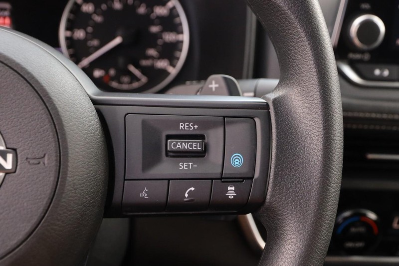 Nissan Rogue Vehicle Full-screen Gallery Image 13