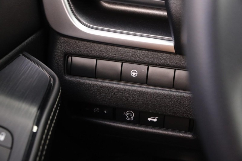 Nissan Rogue Vehicle Full-screen Gallery Image 19