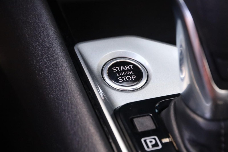 Nissan Altima Vehicle Full-screen Gallery Image 17