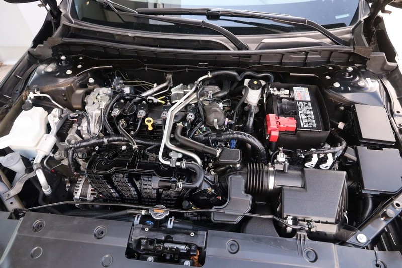 Nissan Altima Vehicle Full-screen Gallery Image 25