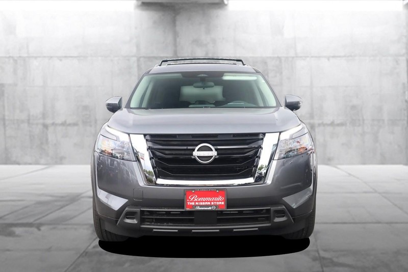 Nissan Pathfinder Vehicle Full-screen Gallery Image 4