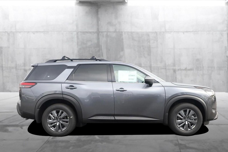 Nissan Pathfinder Vehicle Full-screen Gallery Image 5