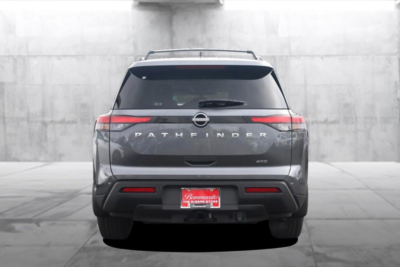 Nissan Pathfinder Vehicle Full-screen Gallery Image 6
