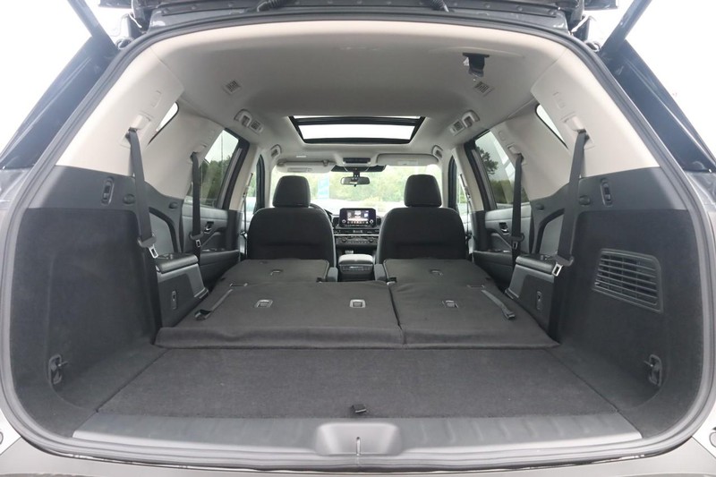 Nissan Pathfinder Vehicle Full-screen Gallery Image 7