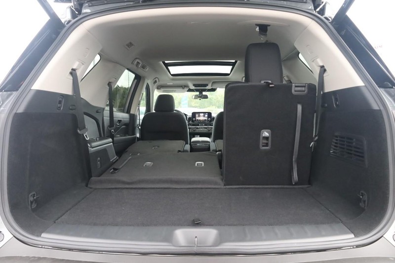 Nissan Pathfinder Vehicle Full-screen Gallery Image 8