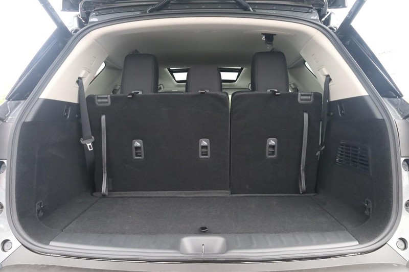 Nissan Pathfinder Vehicle Full-screen Gallery Image 9