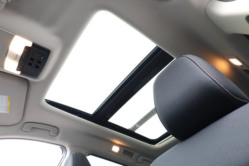 Nissan Pathfinder Vehicle Full-screen Gallery Image 10