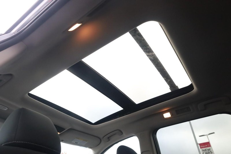 Nissan Pathfinder Vehicle Full-screen Gallery Image 11