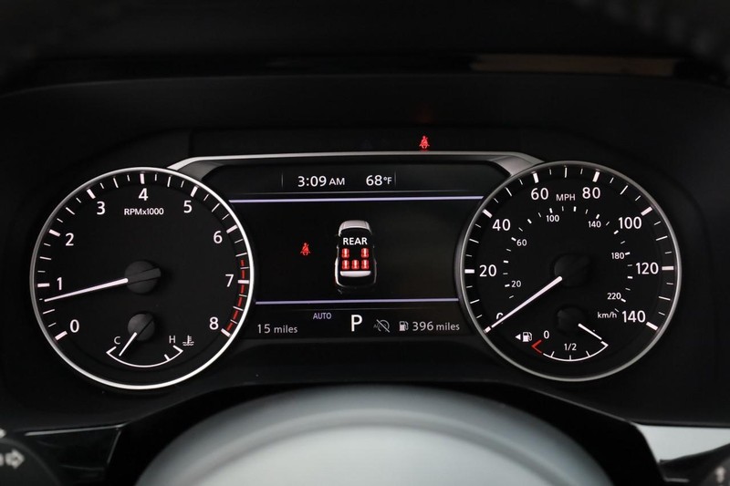 Nissan Pathfinder Vehicle Full-screen Gallery Image 14