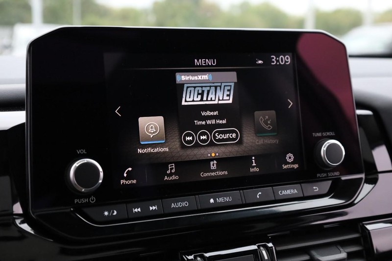 Nissan Pathfinder Vehicle Full-screen Gallery Image 15