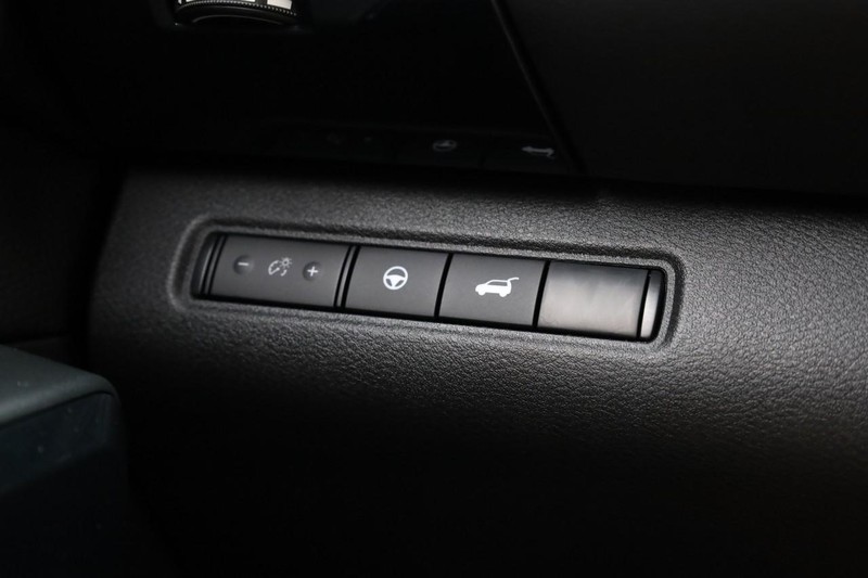 Nissan Pathfinder Vehicle Full-screen Gallery Image 22