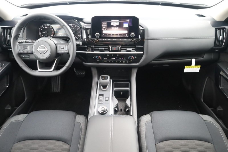 Nissan Pathfinder Vehicle Full-screen Gallery Image 26