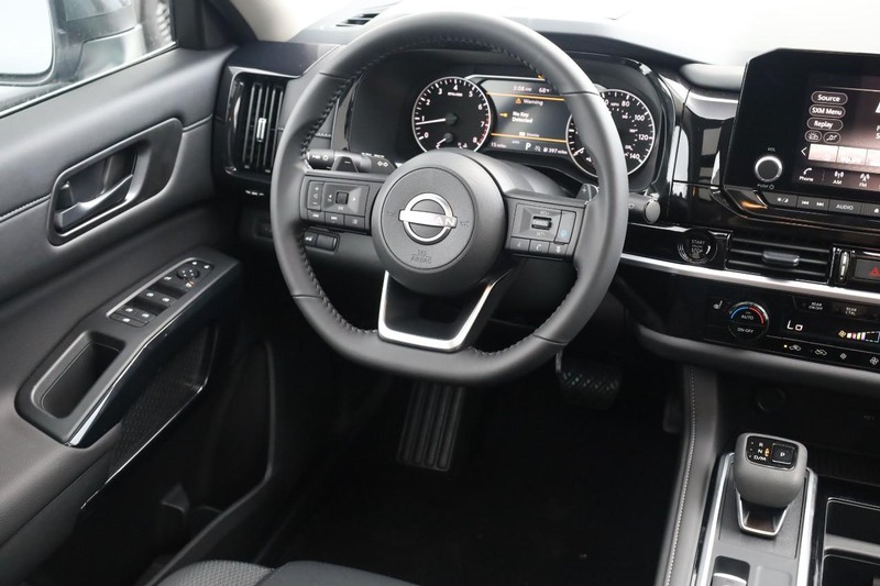 Nissan Pathfinder Vehicle Full-screen Gallery Image 27