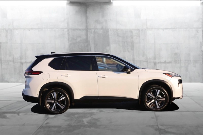 Nissan Rogue Vehicle Image 05