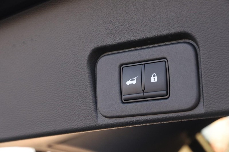 Nissan Rogue Vehicle Image 08