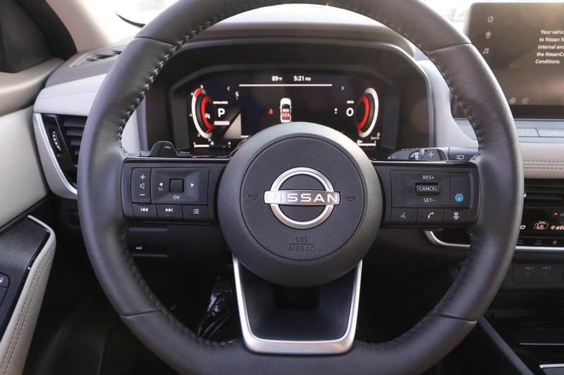 Nissan Rogue Vehicle Image 12