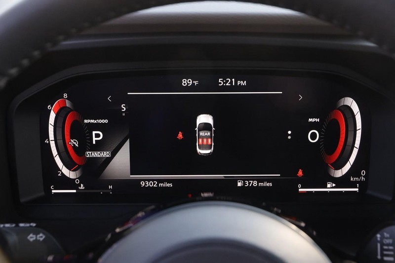 Nissan Rogue Vehicle Image 15