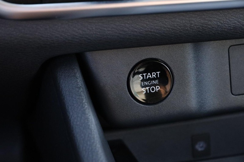 Nissan Rogue Vehicle Image 16