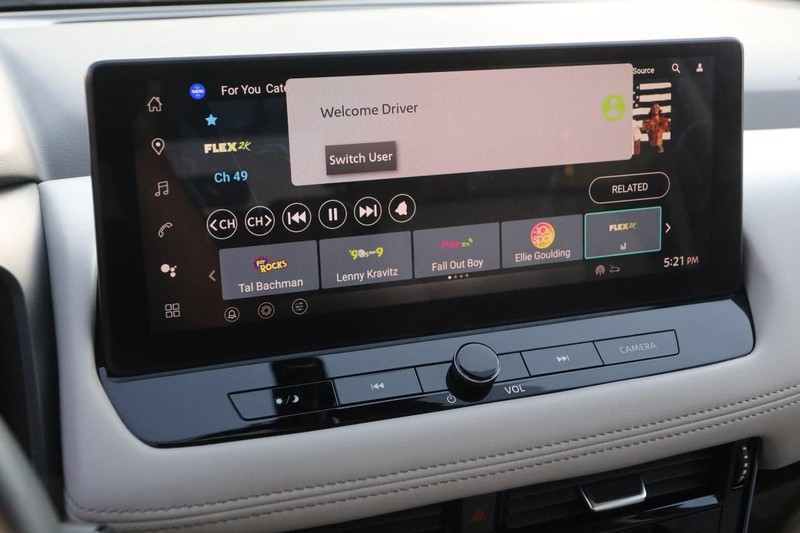 Nissan Rogue Vehicle Image 17