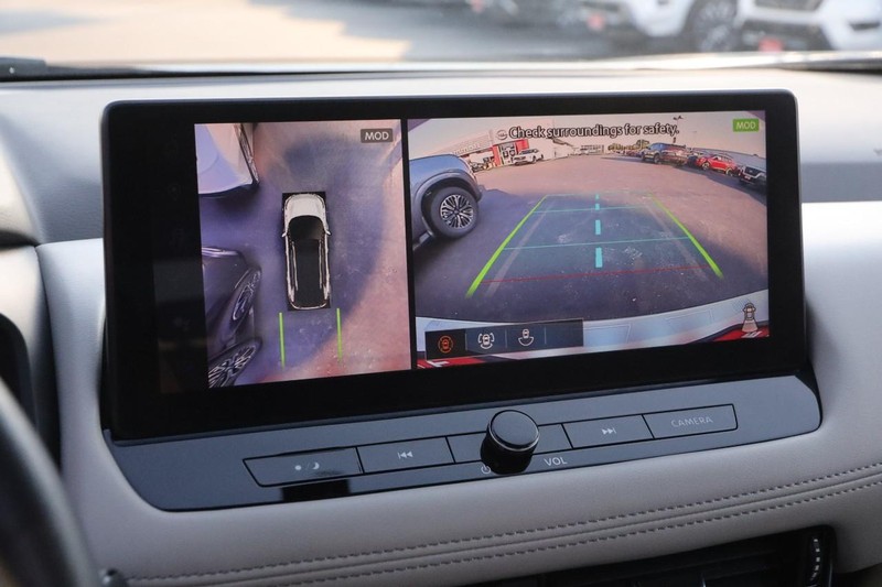 Nissan Rogue Vehicle Image 18