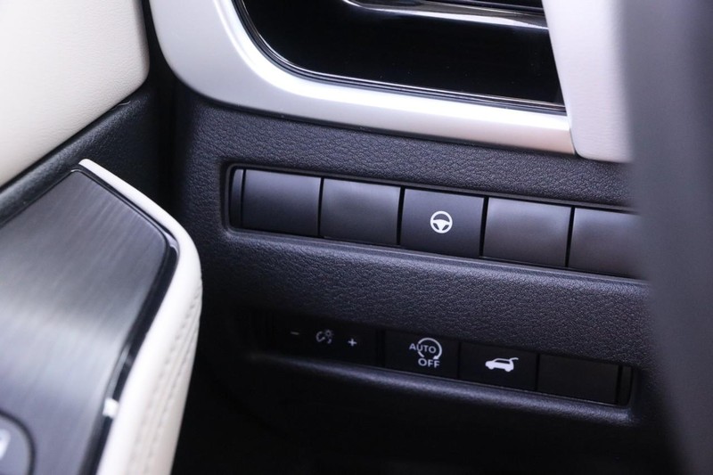 Nissan Rogue Vehicle Image 20