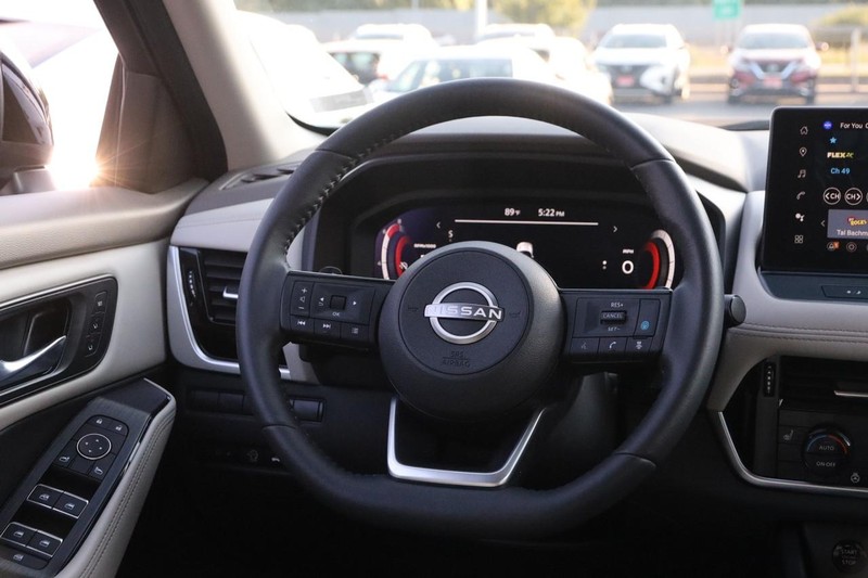 Nissan Rogue Vehicle Image 23
