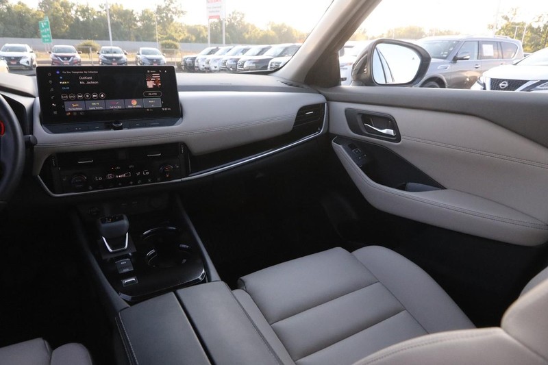 Nissan Rogue Vehicle Image 25