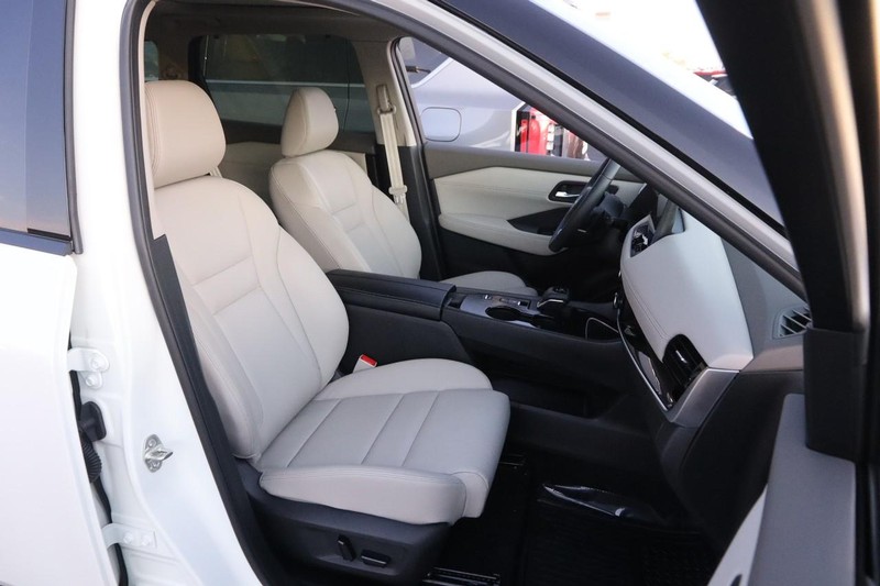 Nissan Rogue Vehicle Image 26