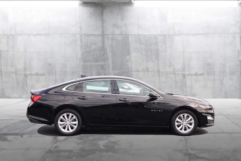 Chevrolet Malibu Vehicle Full-screen Gallery Image 05