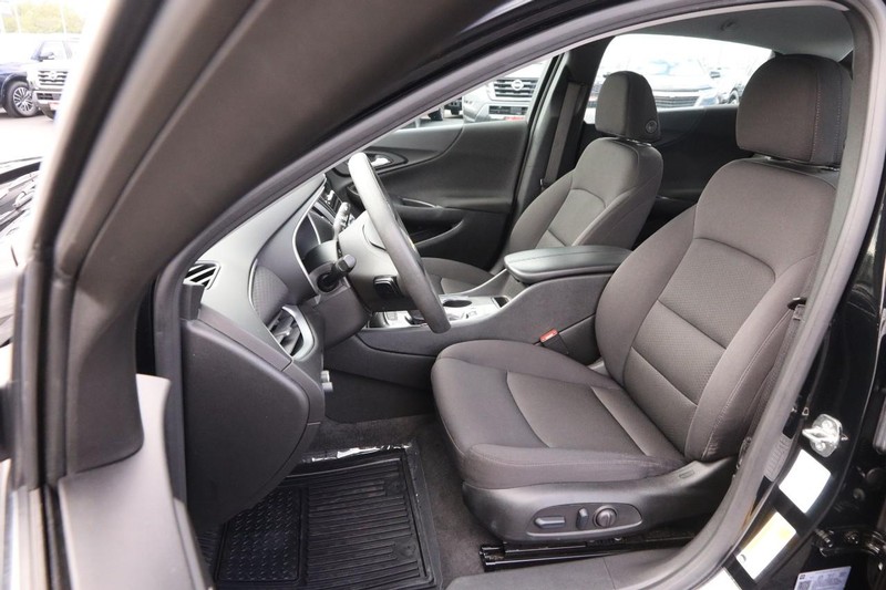 Chevrolet Malibu Vehicle Full-screen Gallery Image 08