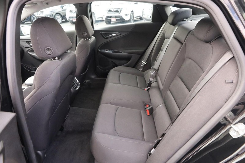 Chevrolet Malibu Vehicle Full-screen Gallery Image 09