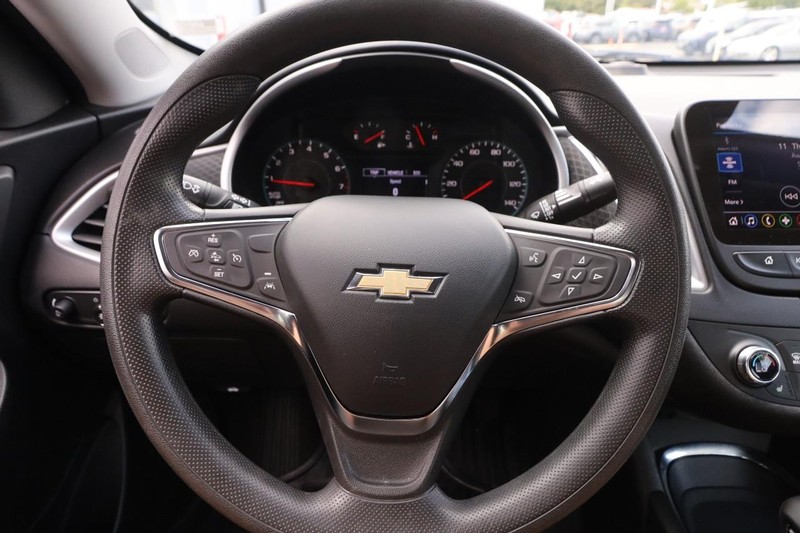 Chevrolet Malibu Vehicle Full-screen Gallery Image 10