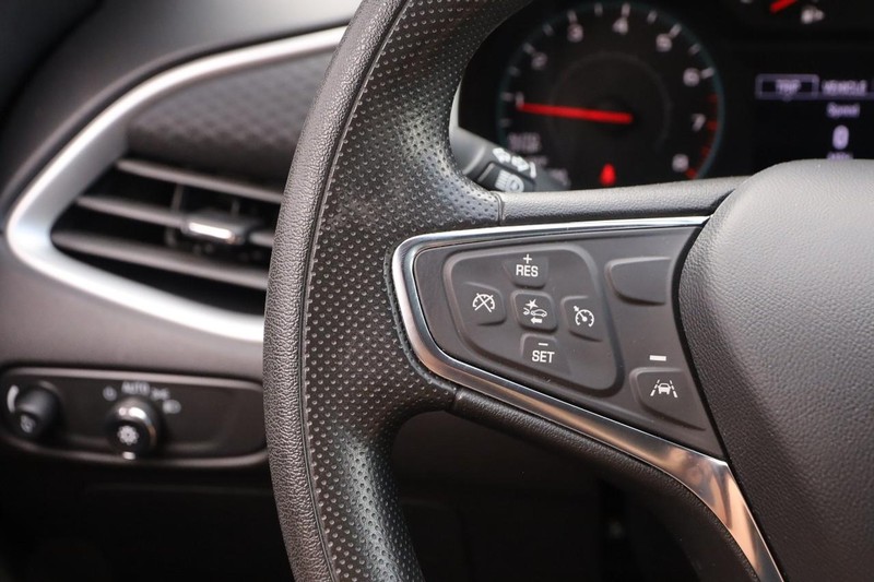 Chevrolet Malibu Vehicle Full-screen Gallery Image 11