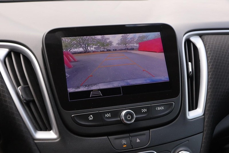 Chevrolet Malibu Vehicle Full-screen Gallery Image 16