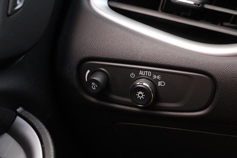 Chevrolet Malibu Vehicle Full-screen Gallery Image 18