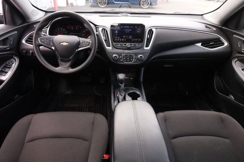 Chevrolet Malibu Vehicle Full-screen Gallery Image 19