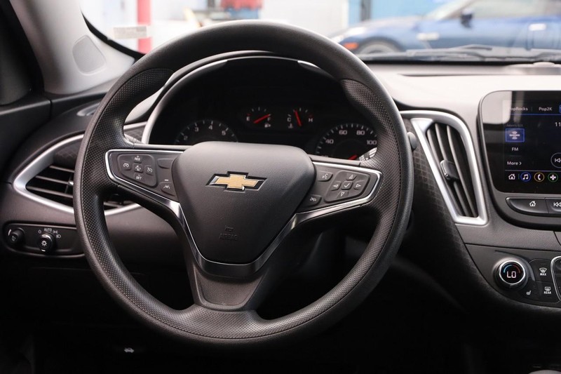 Chevrolet Malibu Vehicle Full-screen Gallery Image 21