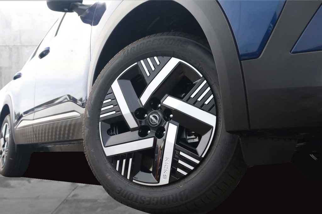 Nissan Kicks Vehicle Image 03