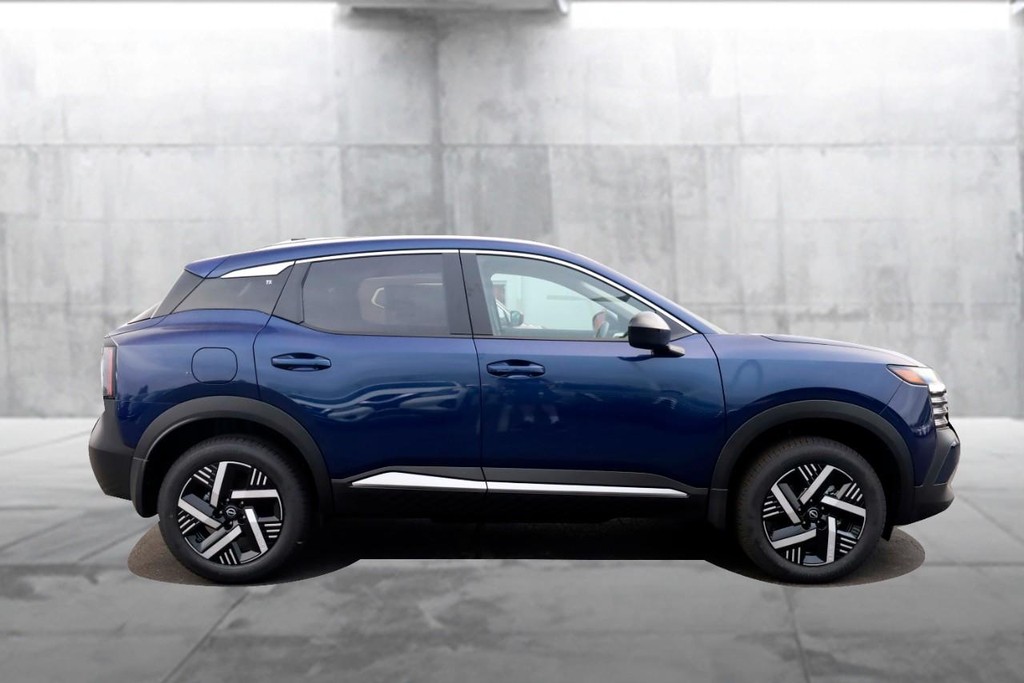 Nissan Kicks Vehicle Image 05