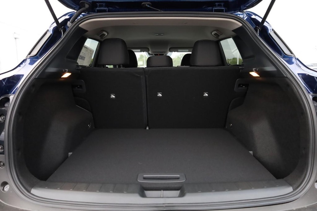 Nissan Kicks Vehicle Image 07