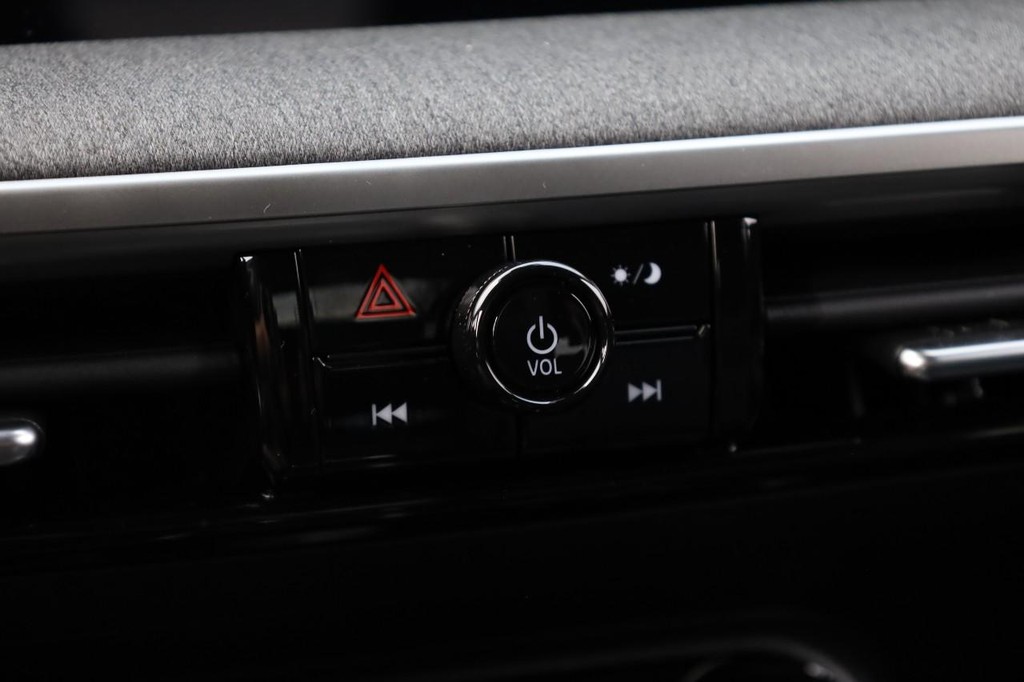 Nissan Kicks Vehicle Image 13