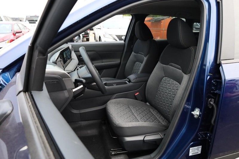 Nissan Kicks Vehicle Image 08