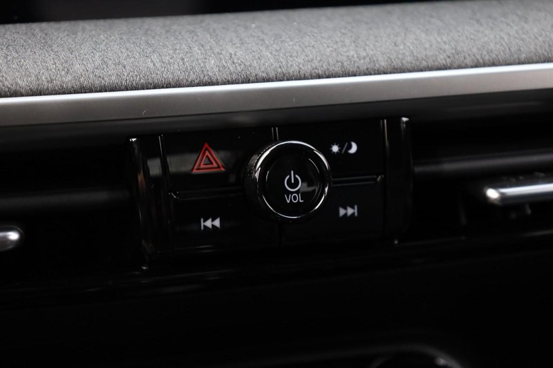 Nissan Kicks Vehicle Image 13