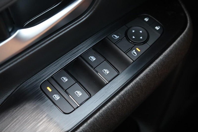 Nissan Kicks Vehicle Image 18