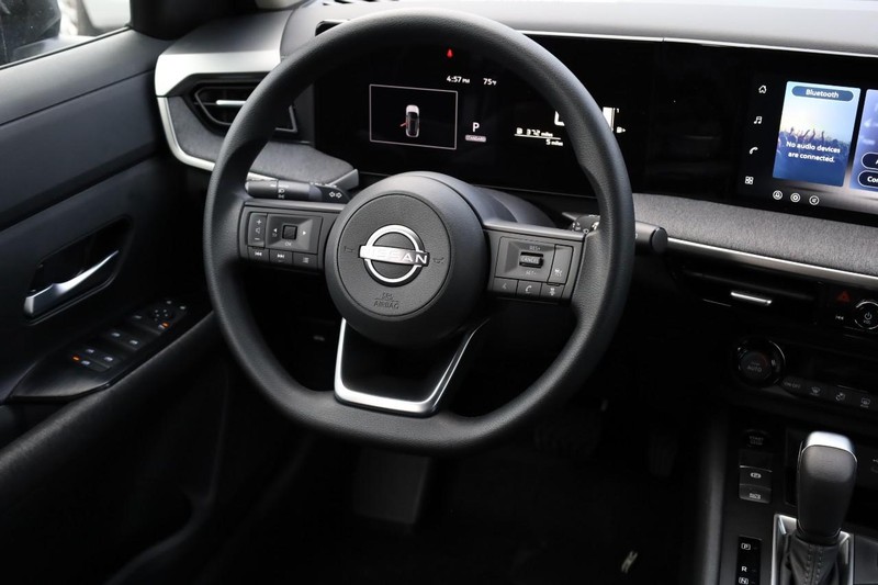 Nissan Kicks Vehicle Image 23